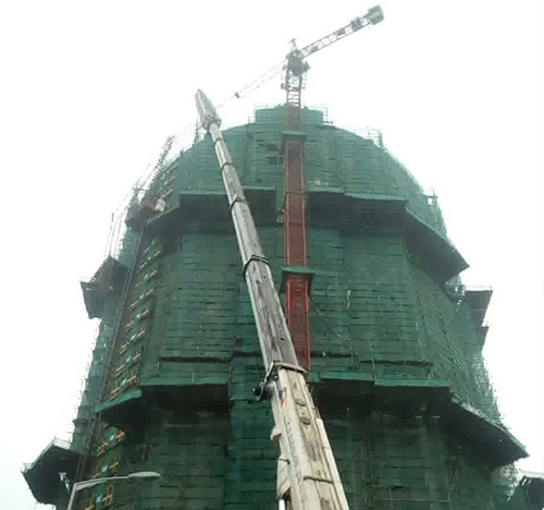 沙县吊车在工地上作业